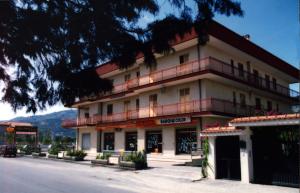casa_mnt.jpg (424611 byte)